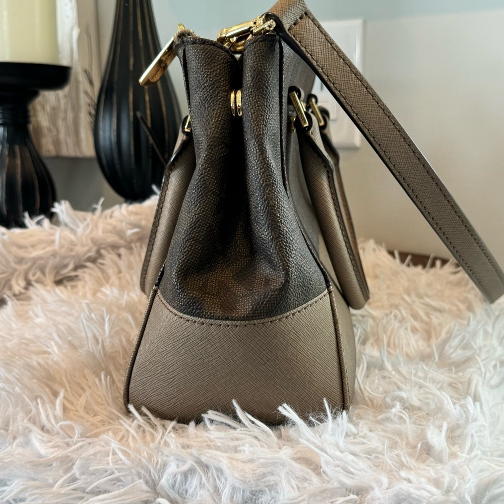 Michael kors handbag - Picture 6 of 17